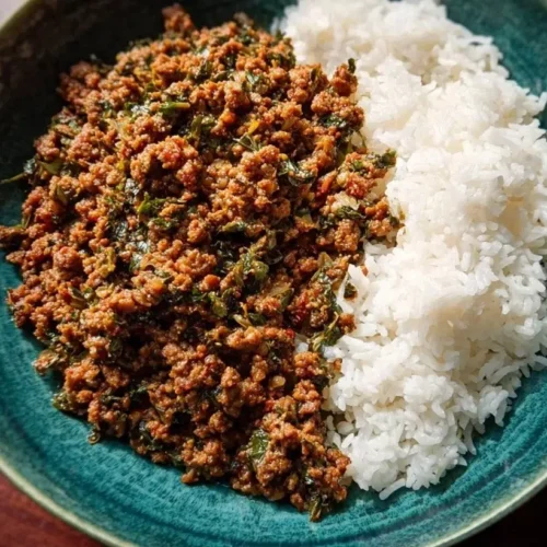 Ground Chicken Stir Fry That’s Fast, Fresh & Flavor-Packed 7 Delicious ground chicken stir fry served with colorful vegetables and rice.