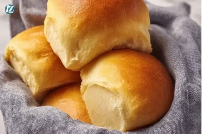 Freshly baked Texas Roadhouse Rolls served with cinnamon butter